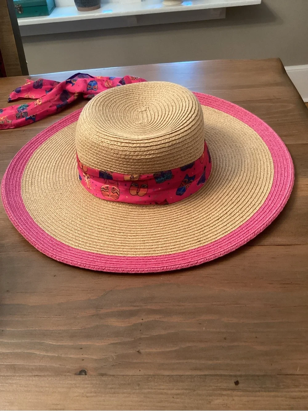 LAUREL BURCH VINTAGE WIDE BRIMMED STRAW HAT STYLIZED CAT FACE HAT BAND TAN PINK